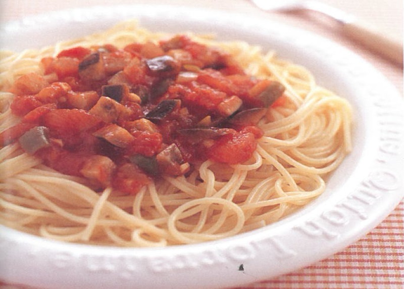 夏野菜たっぷりトマトソースのスパゲッティ