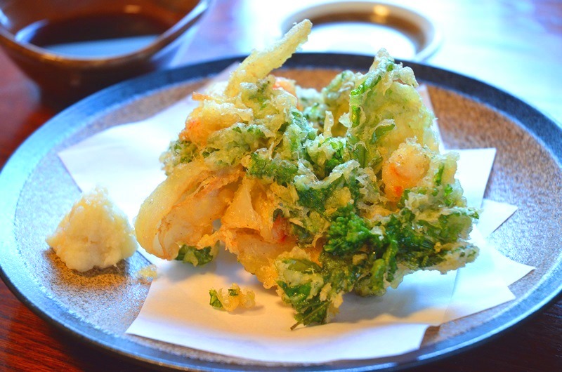 菜の花と新玉ねぎのかき揚げ